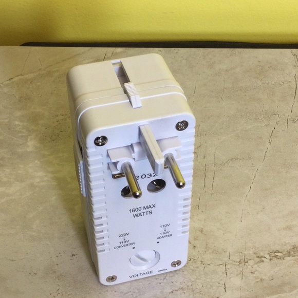 Brookstone Travel Power Converter - Picture 13 of 14